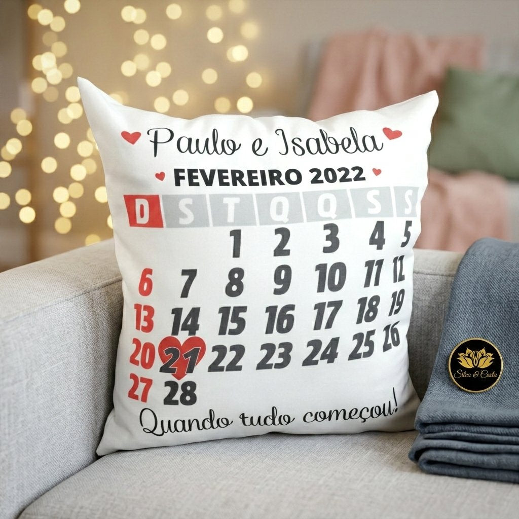 Almofada Personalizada com Nome e Calendário — Presente Romântico Casal 40x40