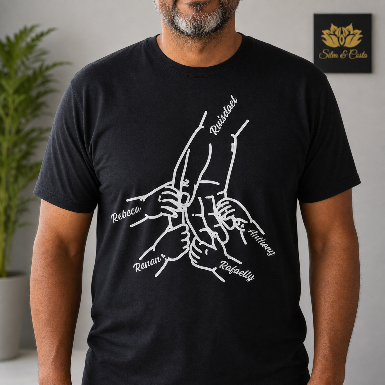 Camiseta Preta Mãos da Família com Nomes — Dia dos Pais - imagem lifestyle 5