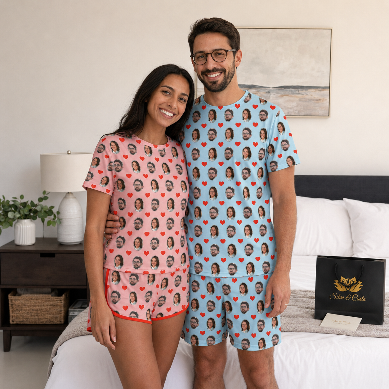 Pijama de Casal Azul e Rosa Personalizado com Foto e coração Vermelho Presente para Casal