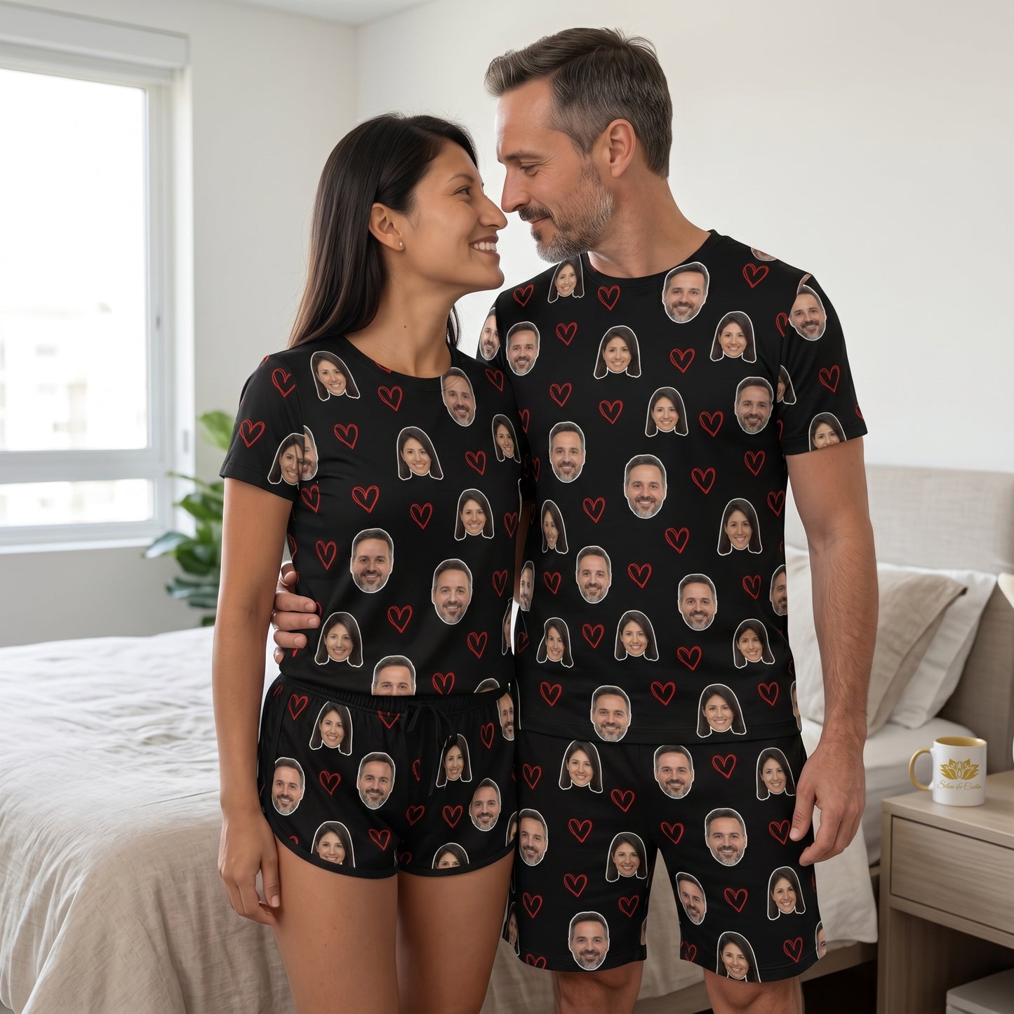 Pijama de Casal Preto Personalizado com Foto e Coração Vazado Vermelho Presente para Casal