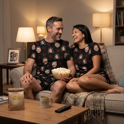 Pijama de Casal Preto Personalizado com Foto e Coração Vazado Vermelho Presente para Casal
