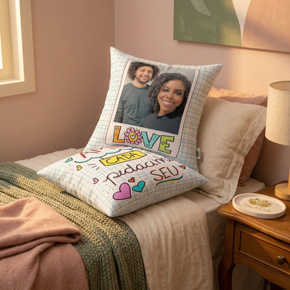 Almofada personalizada com foto e frase estilo doodle — Presente romântico casal