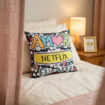 Almofada Personalizada com Foto e Nome — Presente Romântico Casal Netflix 40x40