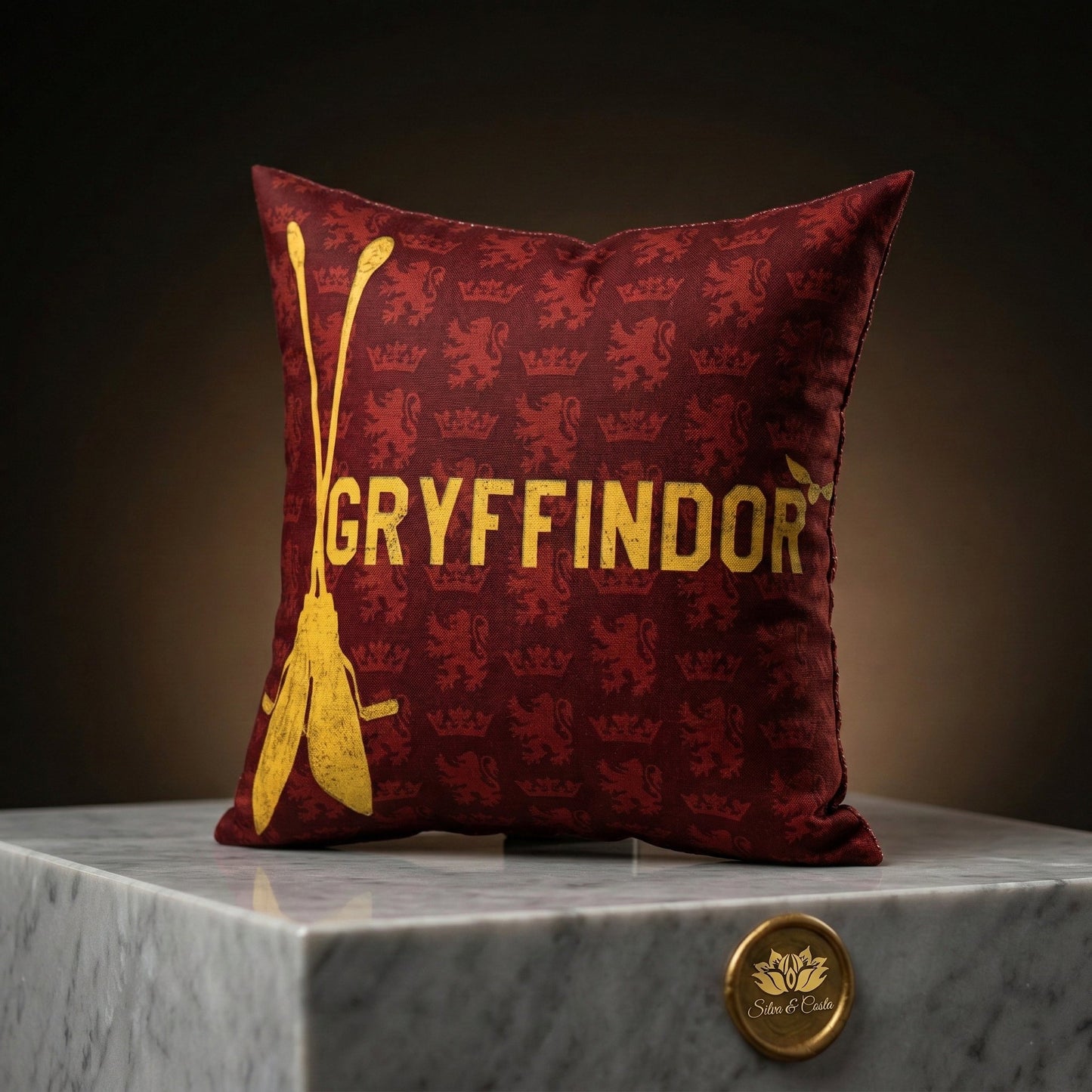 Almofada Personalizada com Nome — Harry Potter Gryffindor Vinho e Dourado