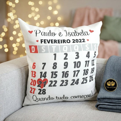 Almofada Personalizada com Nome e Calendário — Presente Romântico Casal 40x40