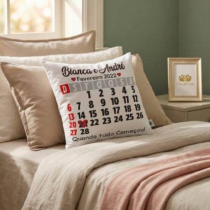 Almofada Personalizada com Nome e Calendário — Presente Romântico Casal 40x40