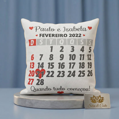 Almofada Personalizada com Nome e Calendário — Presente Romântico Casal 40x40