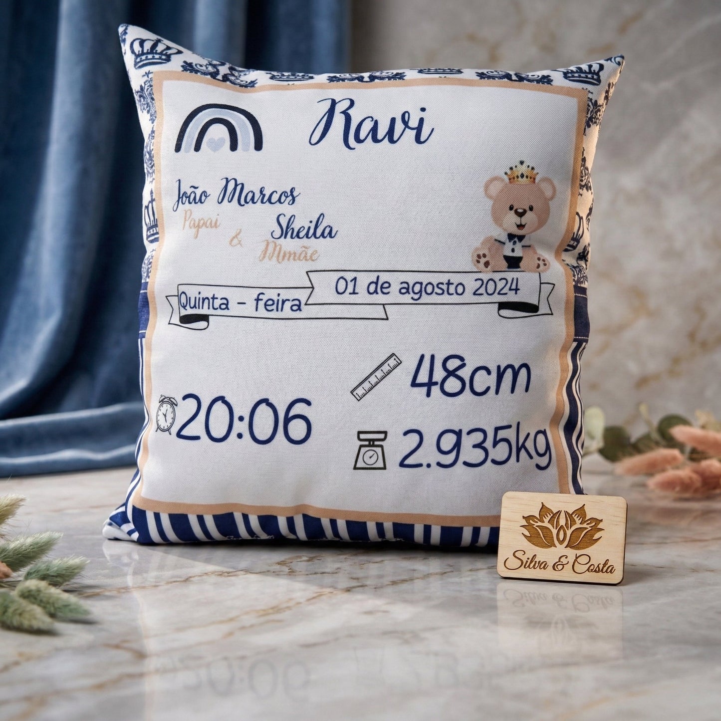 Almofada personalizada com nome e dados de nascimento — Presente de bebê