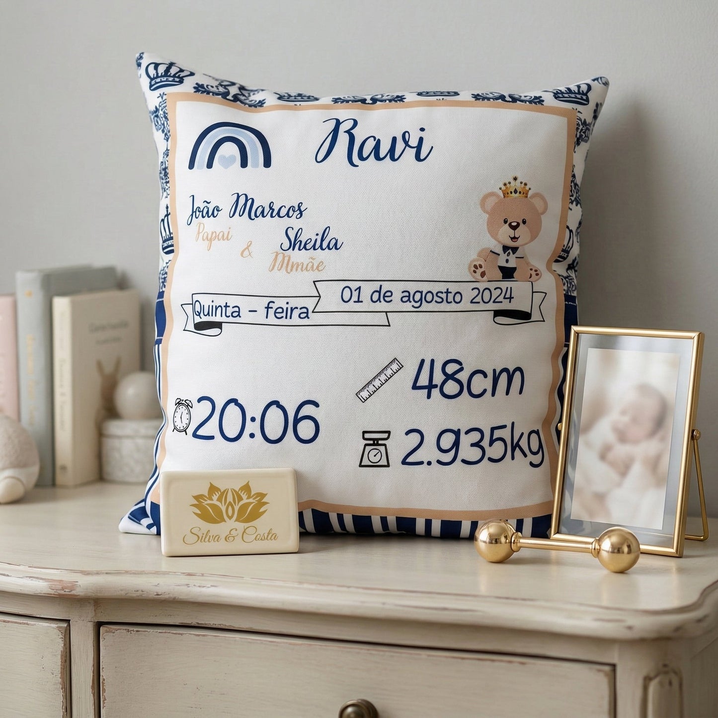 Almofada personalizada com nome e dados de nascimento — Presente de bebê