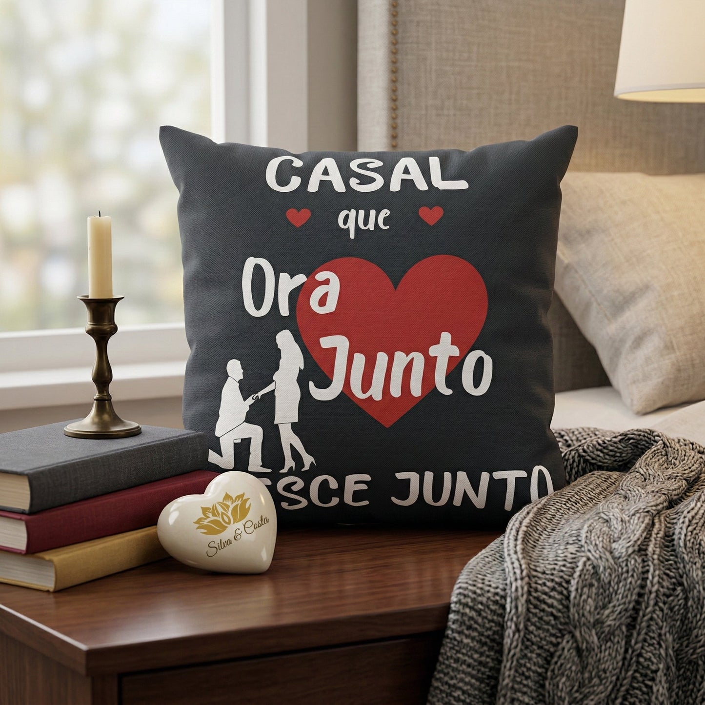 Almofada preta personalizada com nome e frase — Presente romântico para casal