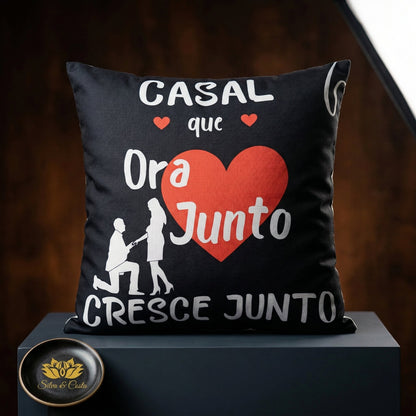 Almofada preta personalizada com nome e frase — Presente romântico para casal