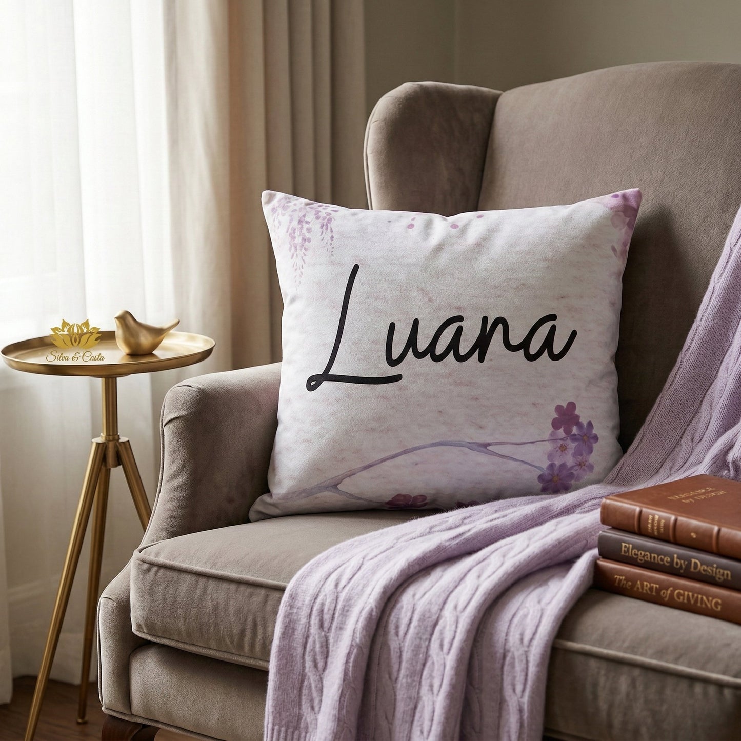 Almofada retangular personalizada com nome e estampa floral | Presente romântico