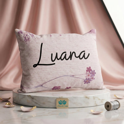 Almofada retangular personalizada com nome e estampa floral | Presente romântico