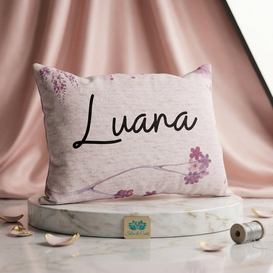 Almofada retangular personalizada com nome e estampa floral | Presente romântico