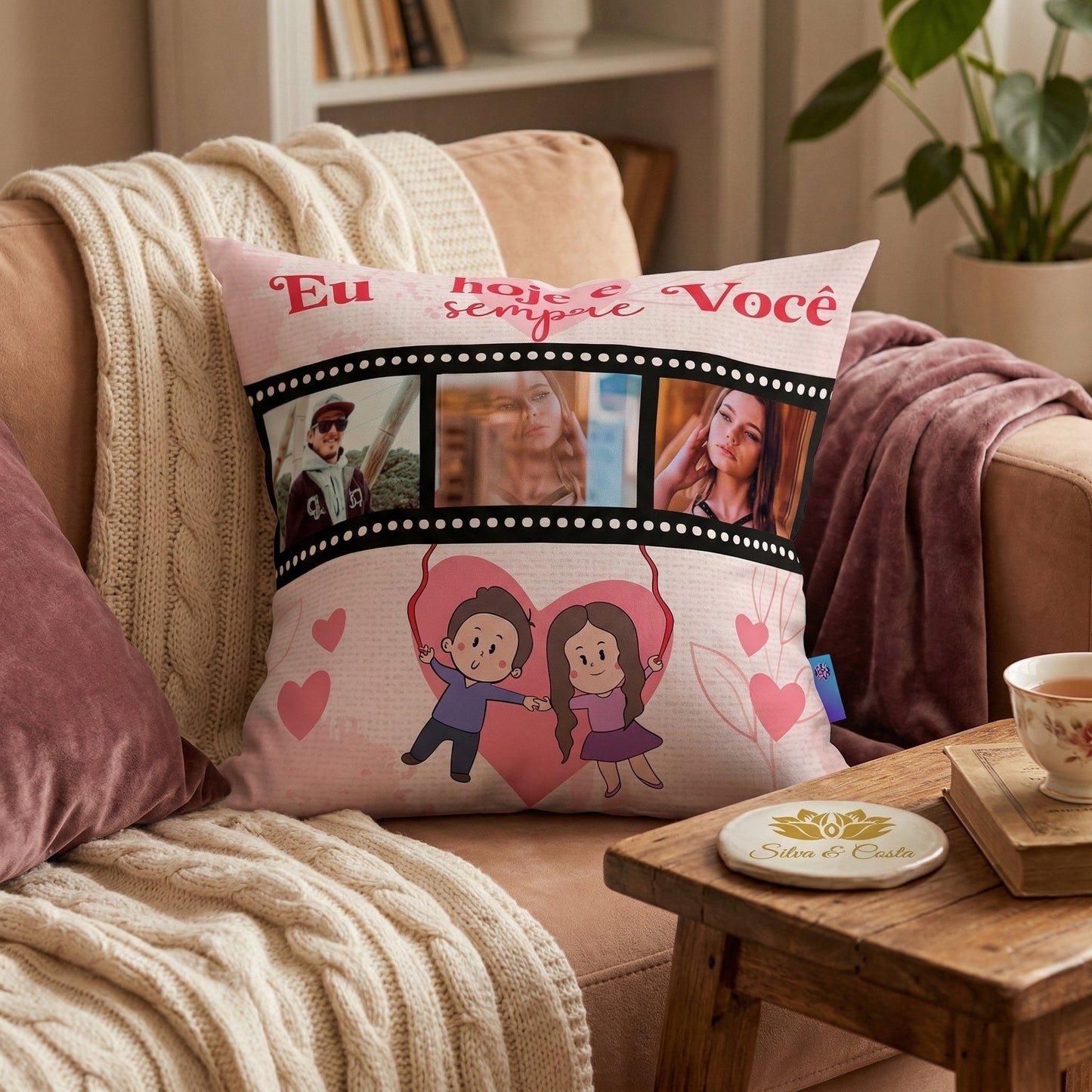 Almofada romântica personalizada com 3 fotos e frase — Presente para Casal