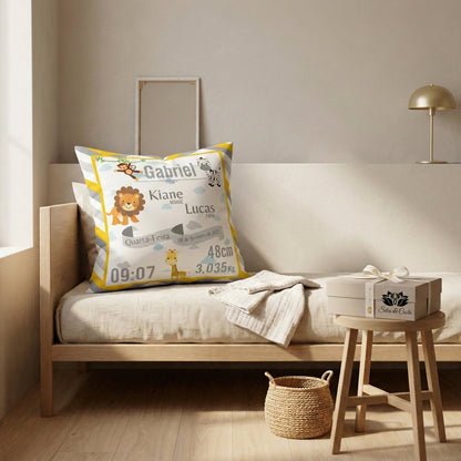 Almofada Personalizada com Nome e Dados — Nascimento Bebê Tema Safari