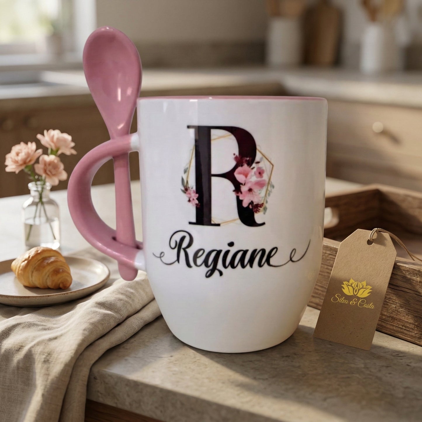 Caneca cônica personalizada com nome e colher rosa | Presente Dia das Mães