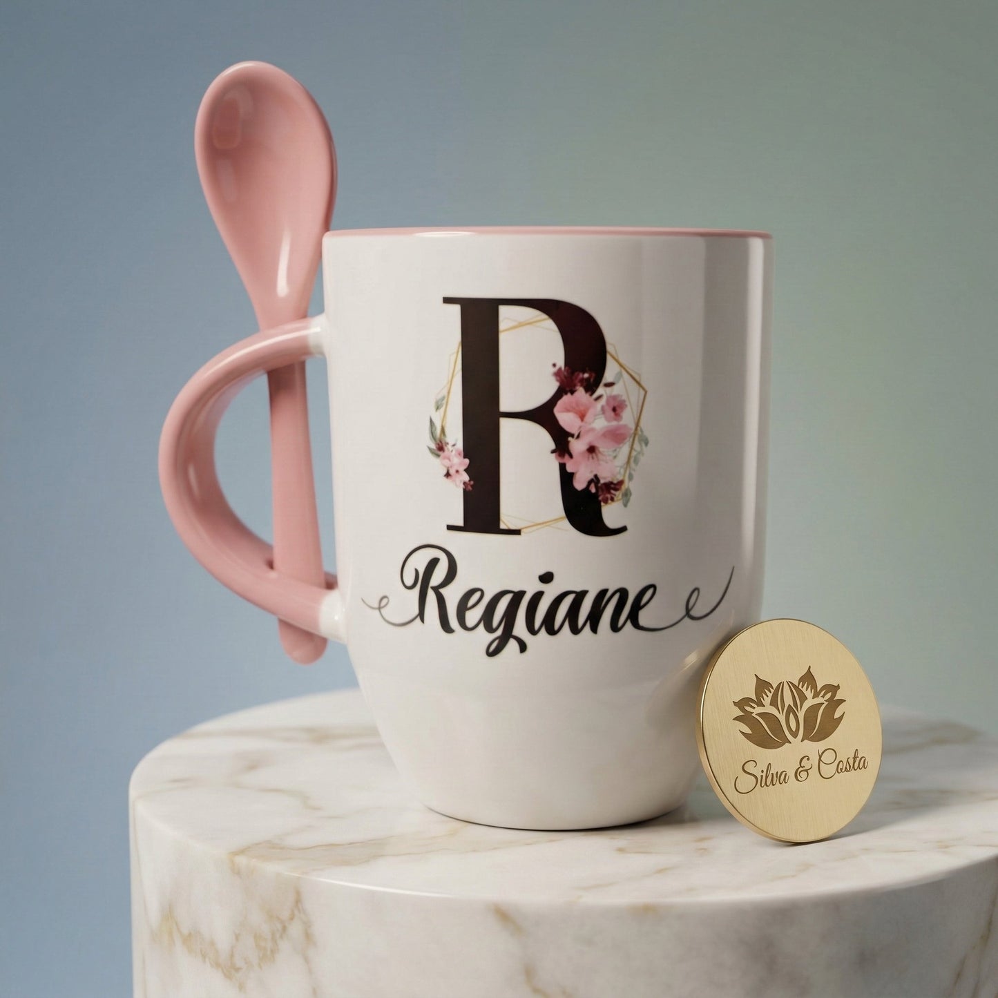 Caneca cônica personalizada com nome e colher rosa | Presente Dia das Mães
