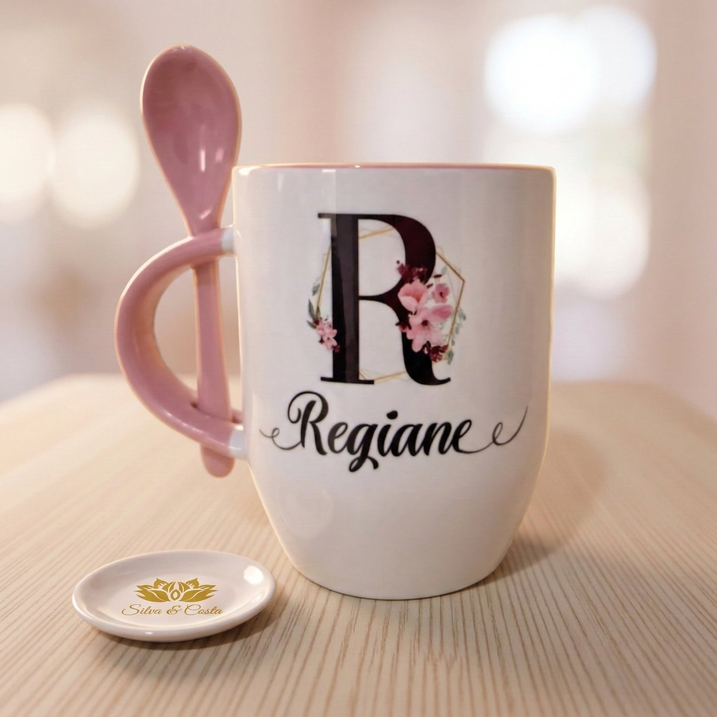 Caneca cônica personalizada com nome e colher rosa | Presente Dia das Mães