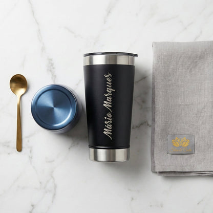 Copo Stanley Térmico Preto Personalizado com Nome em Escrita Vertical | Presente