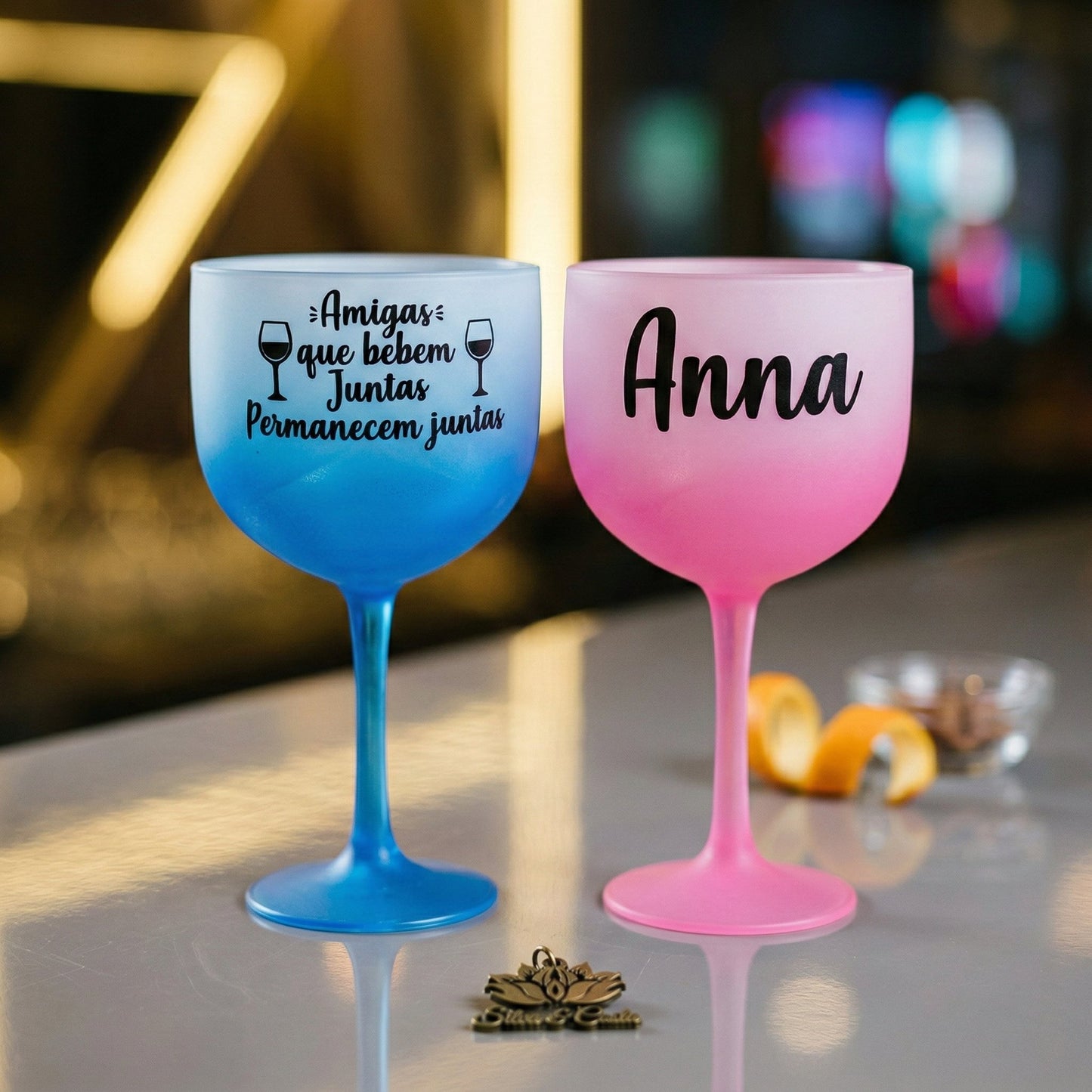 Taça gin personalizada acrílico degradê com nome e frase — Presente festa
