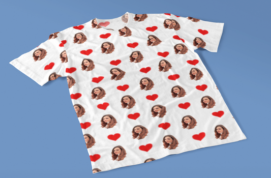 Camiseta Branca Personalizada Com Fotos e Corações Presente Casal