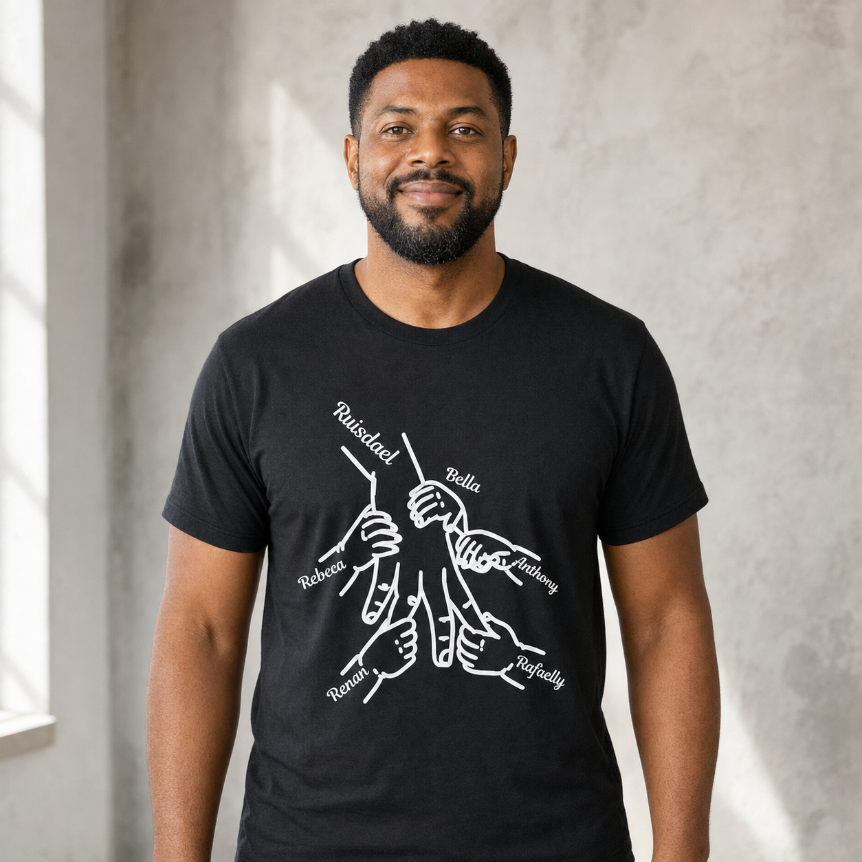 Camiseta Preta Personalizada com Nomes e Maos da Familia - imagem principal
