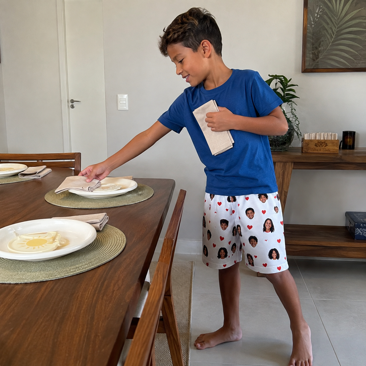 Shorts Infantil Branco Personalizado Masculino DryFit - imagem lifestyle 2