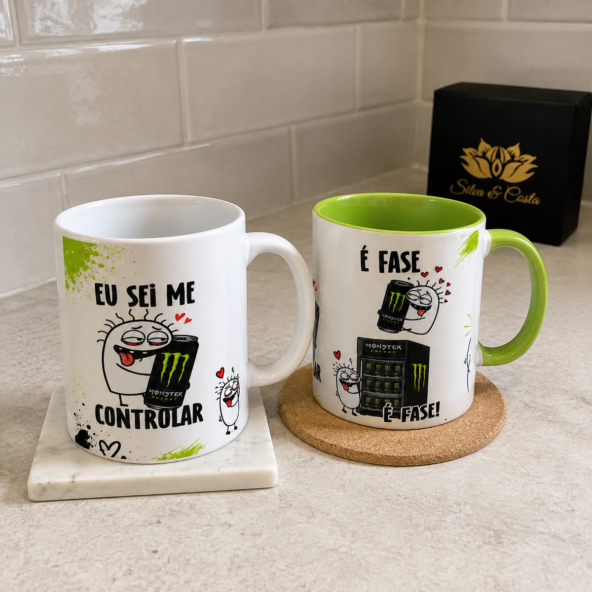 Caneca de Porcelana Personalizada Monster Verde — Tradicional ou Colorida - imagem lifestyle 3