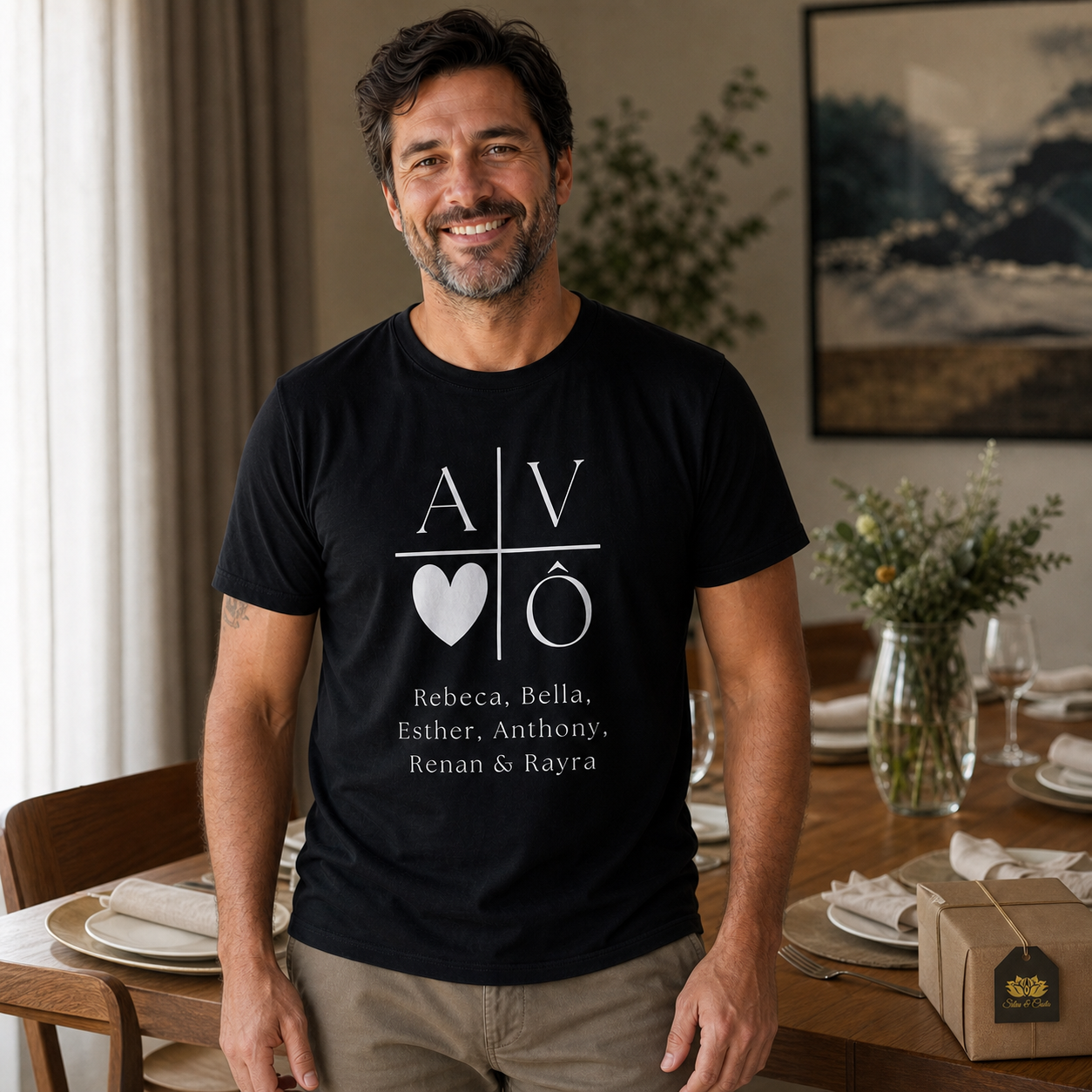Camiseta Preta Personalizada para Avô com Nomes e Coração - imagem lifestyle 3