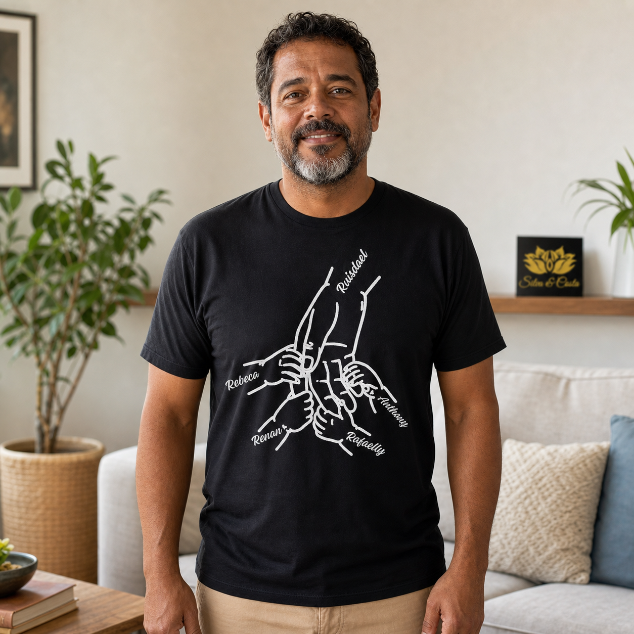 Camiseta Preta Mãos da Família com Nomes — Dia dos Pais - imagem principal