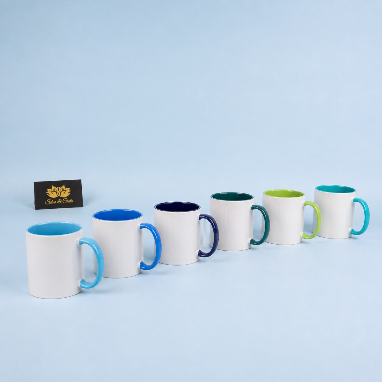 Canecas de porcelana personalizadas em tons azuis e verdes